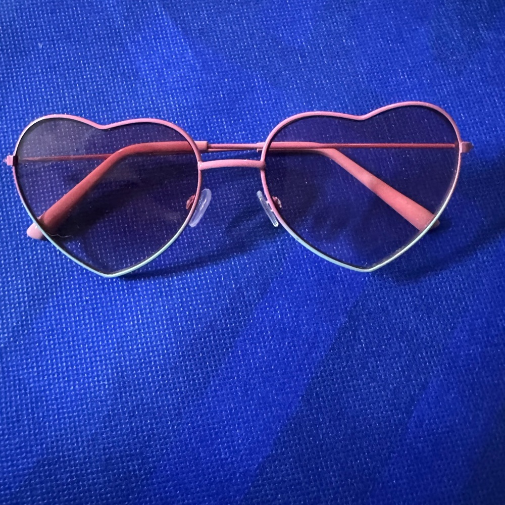 😍 Eye ❤️ You vibes Heart-Shaped Pink Blue hues Sunglasses - NWOT